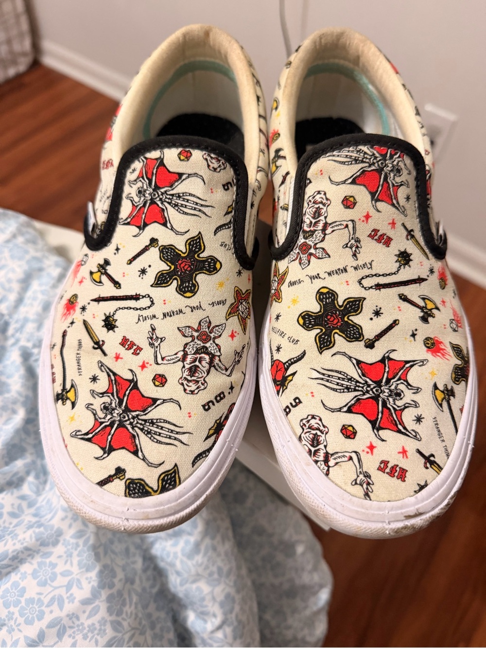 Slip-On Stranger Things Vans in Cream with Red and Black Print